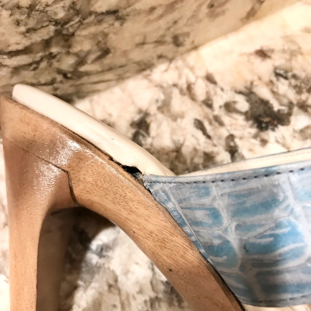 Vintage BCBG MAX AZRIA Baby Blue Sandals - Picture 15 of 15